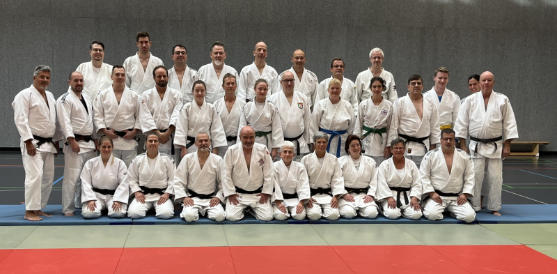 Gruppenbild der Teilnehmer des Judo-Kata-Lehrgangs in Bitburg